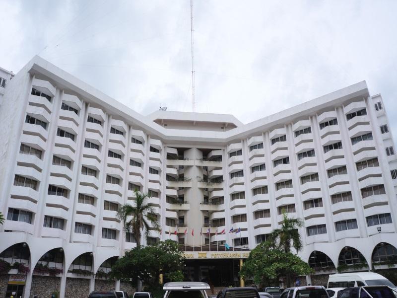 Petchkasem Grand Hotel Surin Exterior photo