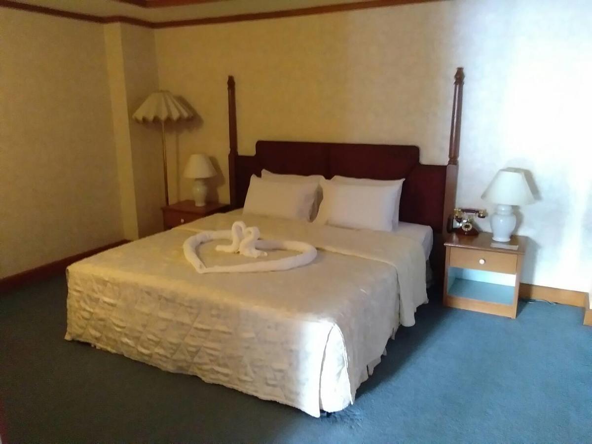 Petchkasem Grand Hotel Surin Exterior photo