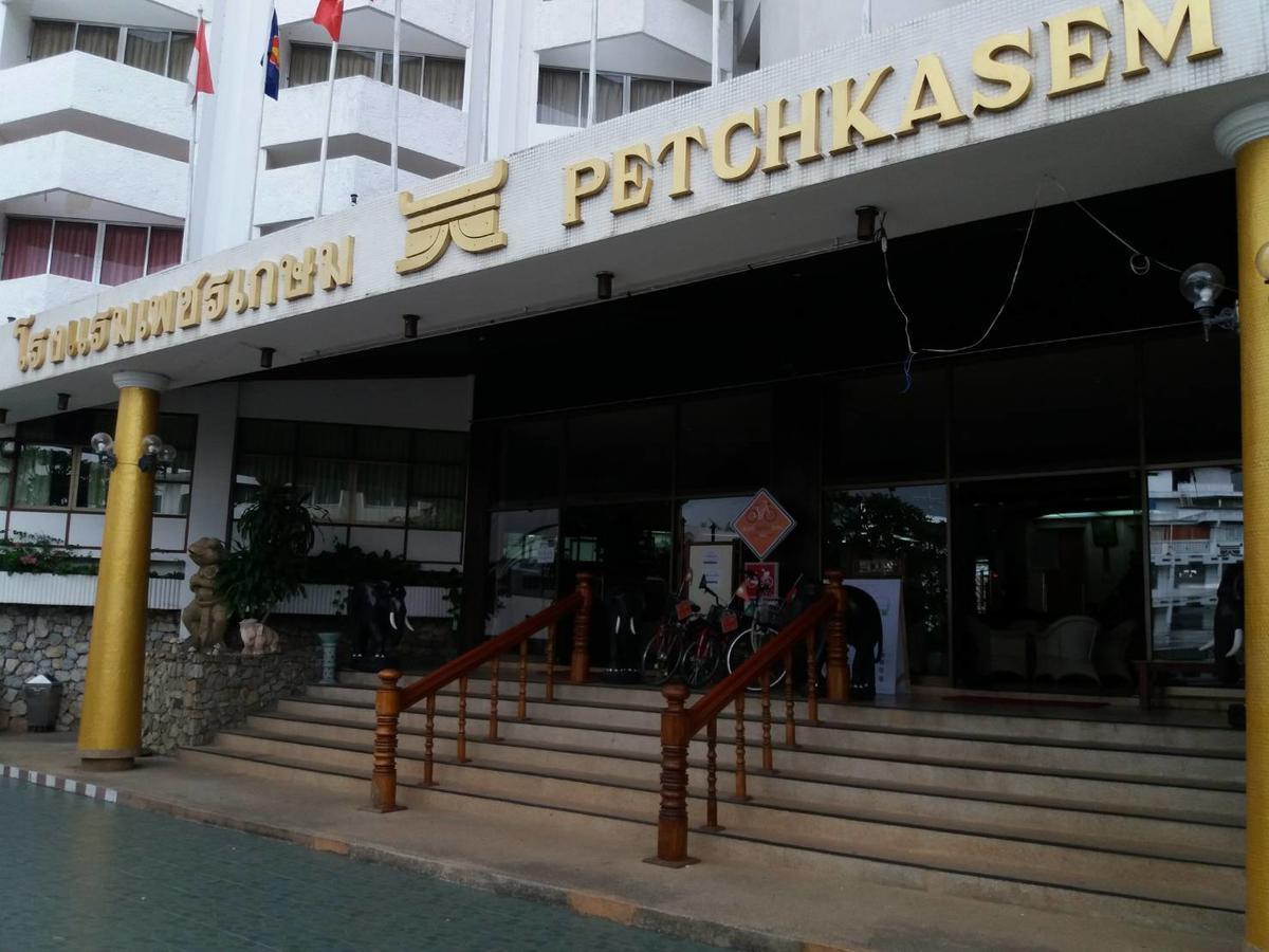 Petchkasem Grand Hotel Surin Exterior photo